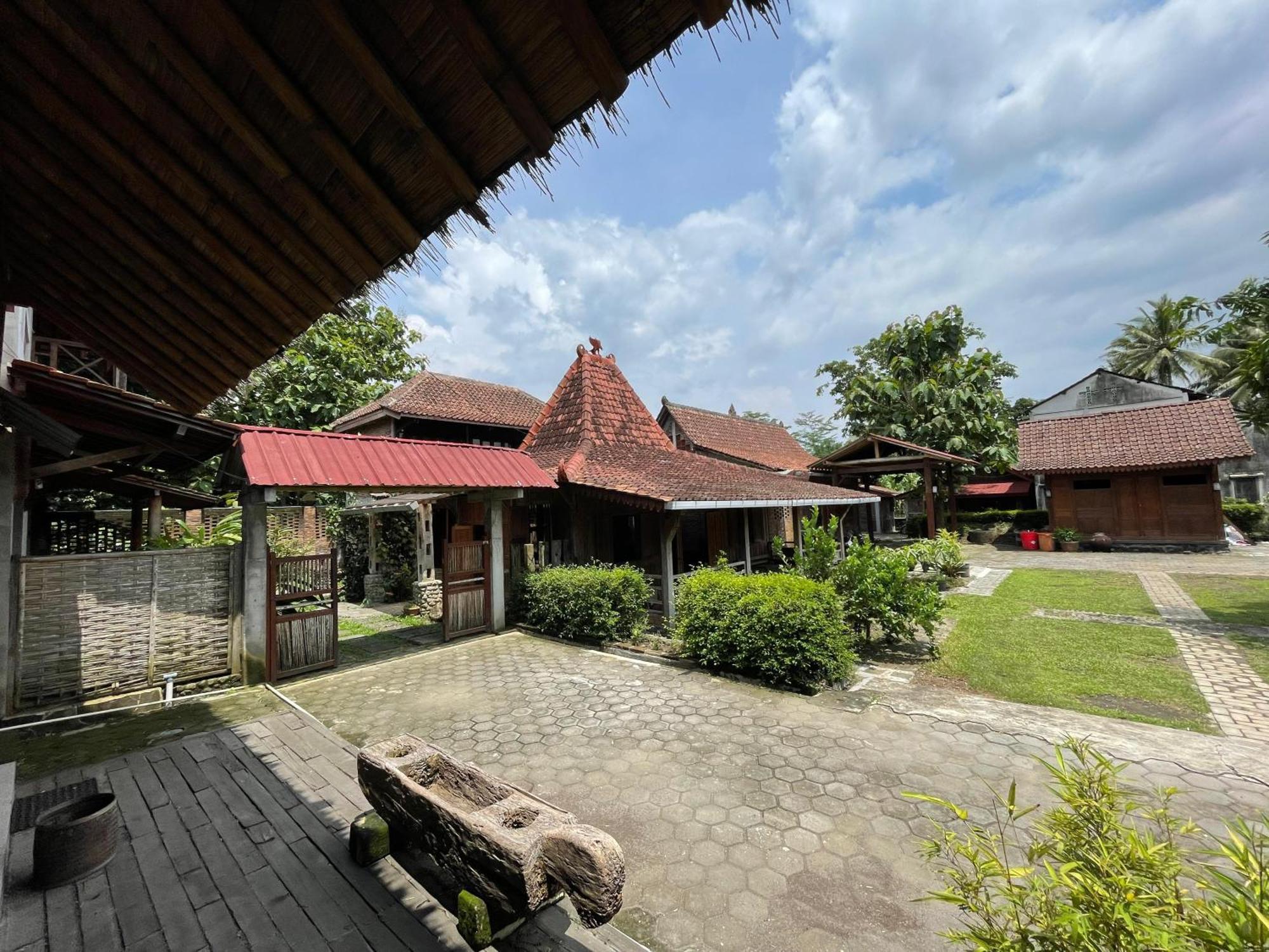 מגלאנג Saka Homestay Boutique & Cafe מראה חיצוני תמונה