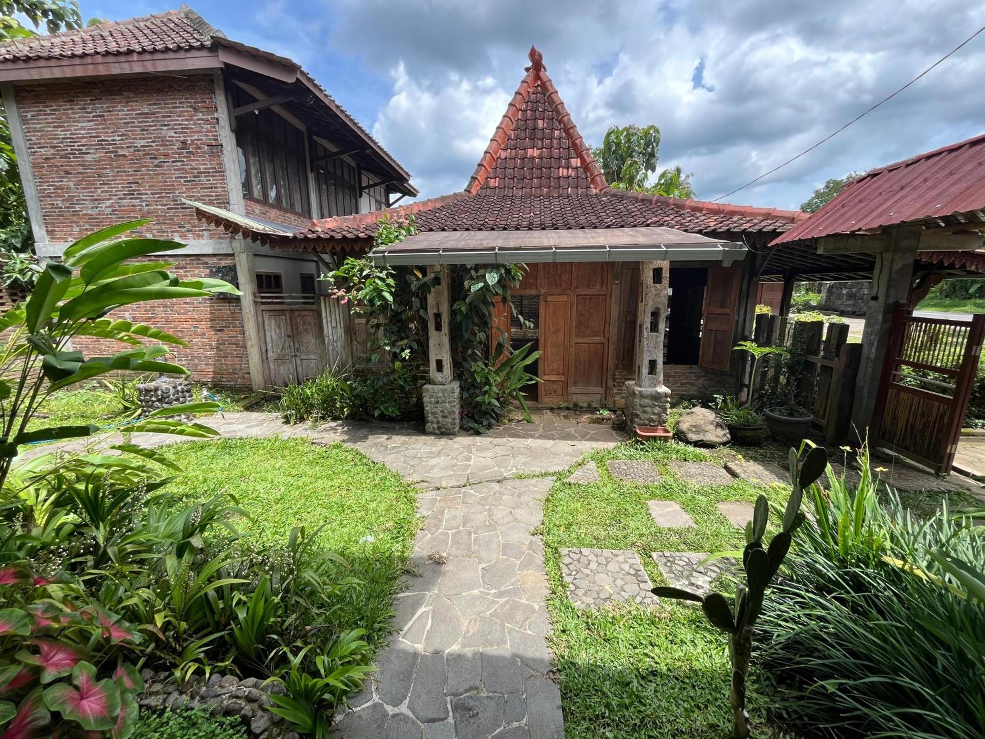 מגלאנג Saka Homestay Boutique & Cafe מראה חיצוני תמונה